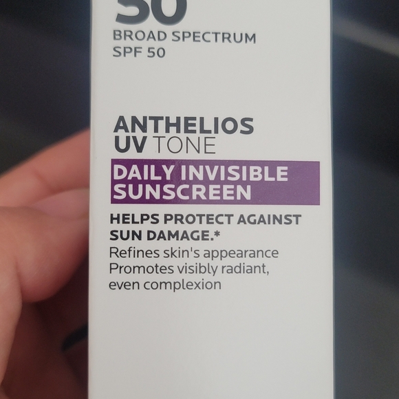 New LA ROCHE-POSAY SPF 50 Sunscreen With Niacinamide 50 Ml - Picture 3 of 12